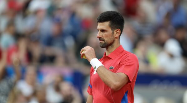 Pariz, 01.08.2024 - Meč četvrtfinala teniskog turnira na Olimpijskim igrama Pariz 2024, Novak Đoković - Stefanos Tsitsipas. Na slici Novak Đoković.
foto HINA/ Damir SENČAR/ ds