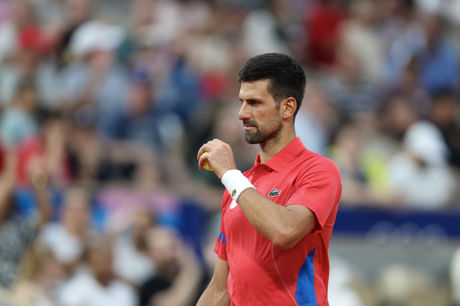 Pariz, 01.08.2024 - Meč četvrtfinala teniskog turnira na Olimpijskim igrama Pariz 2024, Novak Đoković - Stefanos Tsitsipas. Na slici Novak Đoković.
foto HINA/ Damir SENČAR/ ds