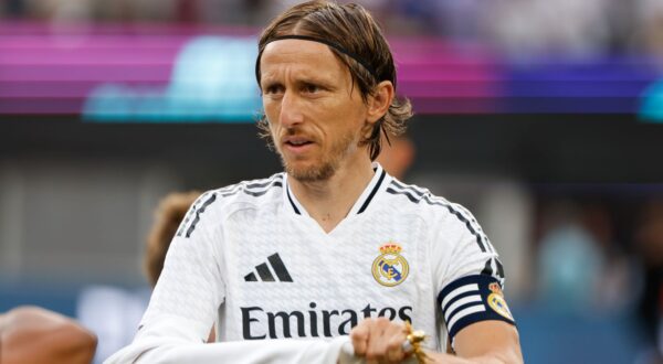 epa11523800 Luka Modric arrives before the Champions Tour Live soccer match between Real Madrid CF and FC Barcelona in East Rutherford, New Jersey, USA, 03 August 2024.  EPA/KENA BETANCUR