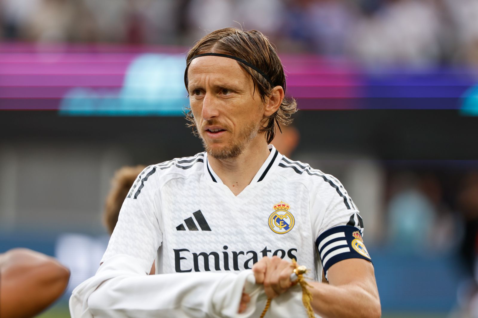 epa11523800 Luka Modric arrives before the Champions Tour Live soccer match between Real Madrid CF and FC Barcelona in East Rutherford, New Jersey, USA, 03 August 2024.  EPA/KENA BETANCUR