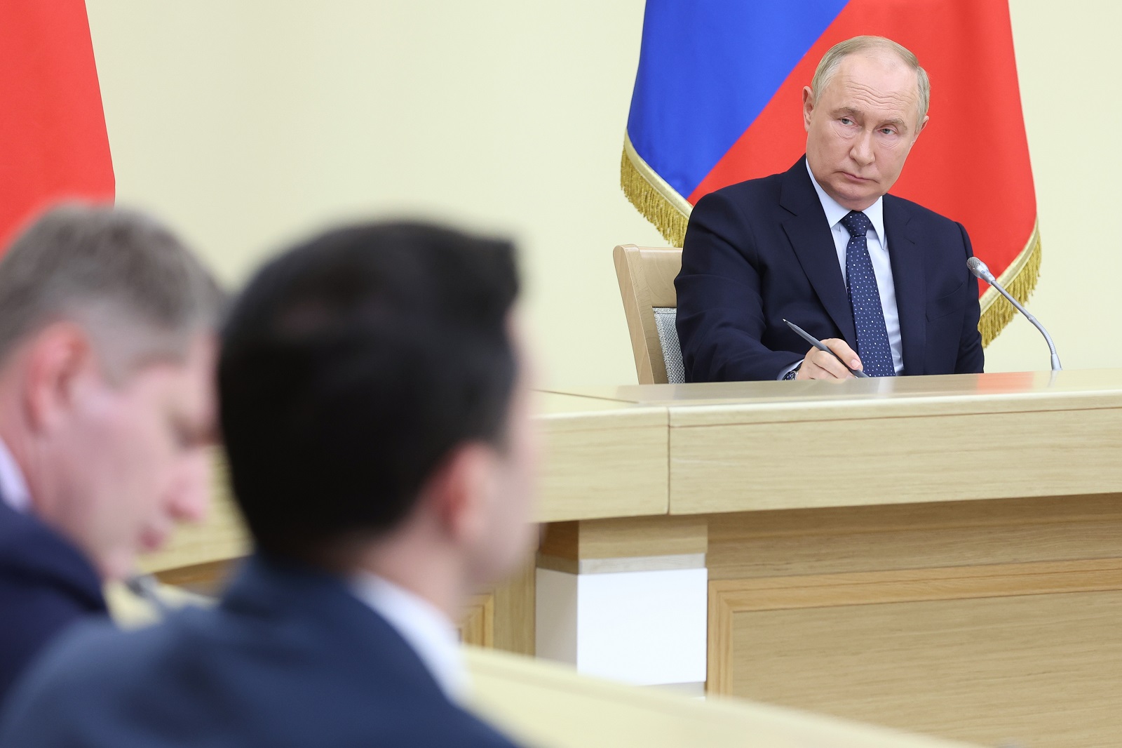 epa11533328 Russian President Vladimir Putin holds a meeting with members of the government at the Novo-Ogaryovo state residence, outside Moscow, Russia, 07 August 2024. Vladimir Putin called Ukraine's shelling of the Kursk region a large-scale provocation and said he would discuss these issues with the heads of security agencies and the General Staff.  EPA/VALERIY SHARIFULIN / SPUTNIK / KREMLIN POOL MANDATORY CREDIT