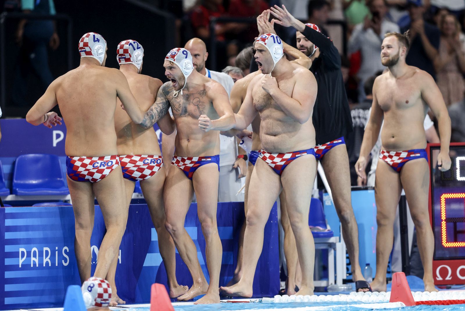 Pariz, 07.08.2024 - Utakmica četvrtfinala turnira u vaterpolu na Olimpijskim igrama Pariz 2024, Hrvatska - Španjolska. Na slici Luka Lončar, Konstantin Kharkov, Jerko Marinić Kragić, Josip Vrlić.
foto HINA/ Damir SENČAR/ ds