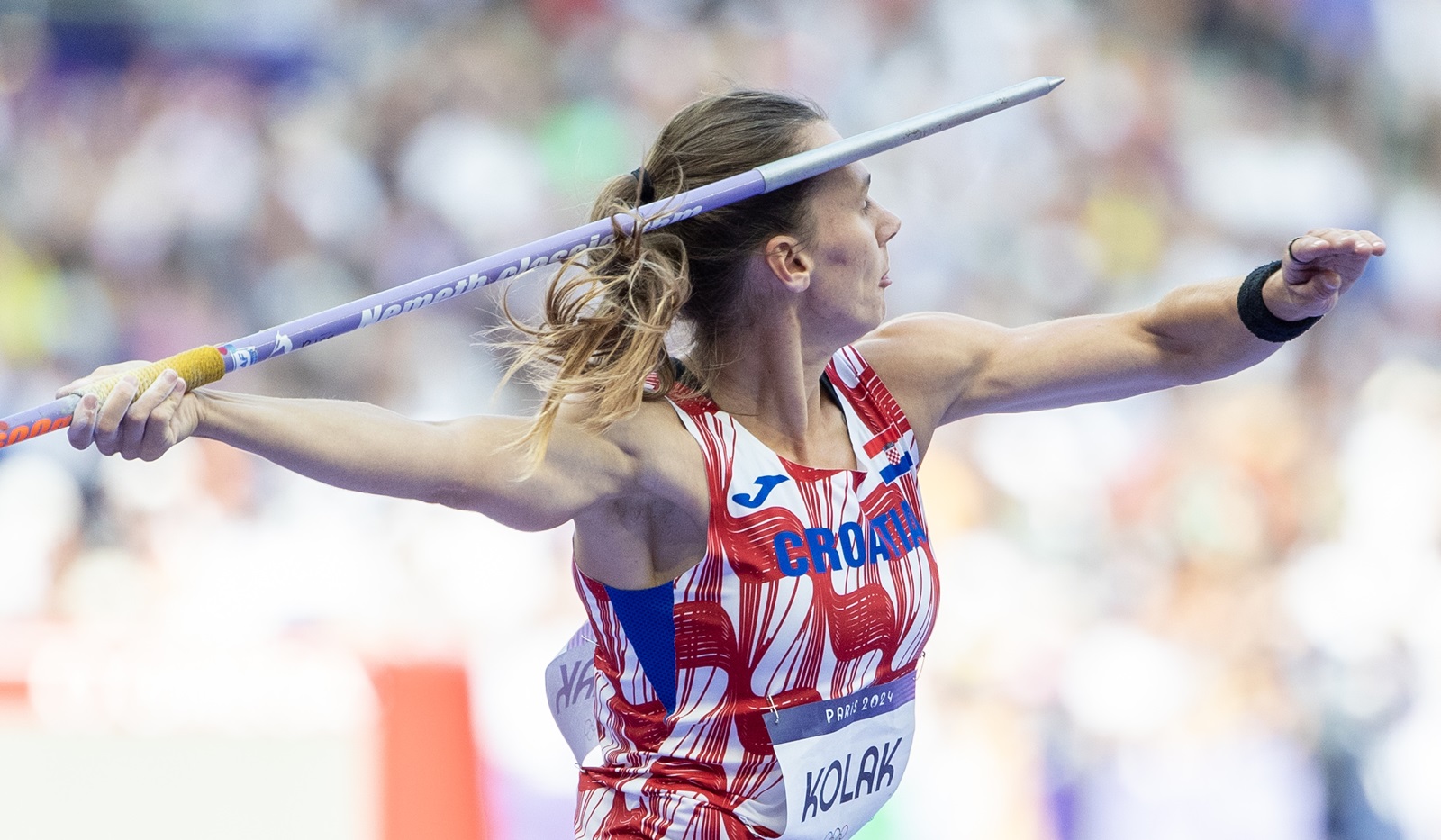 Pariz, 07.08.2024 - Hrvatska rekorderka u bacanju koplja i olimpijska pobjednica u ovoj disciplini iz Rio de Janeira prije osam godina Sara Kolak (29) plasirala se u finale OI u Parizu prebacivši u kvalifikacijama zadanu normu.
foto HINA/ Damir SENČAR/ ds