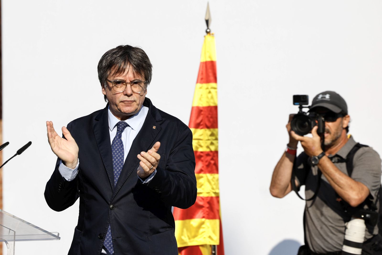 epa11535505 Former Catalan president Carles Puigdemont (L) gestures as he addresses supporters in Barcelona, Spain, 08 August 2024. Catalonia's former president Carles Puigdemont returned to Spain after seven years of self-imposed exile abroad, despite a pending arrest warrant. The Mossos d'Esquadra was deployed early morning on 08 August to secure access to the Parliament for the investiture of Salvador Illa. The plenary session of the Parliament will host the investiture debate of the Socialist leader Salvador Illa as the new president of the Generalitat, the government of Catalonia.  EPA/ALBERTO ESTEVEZ