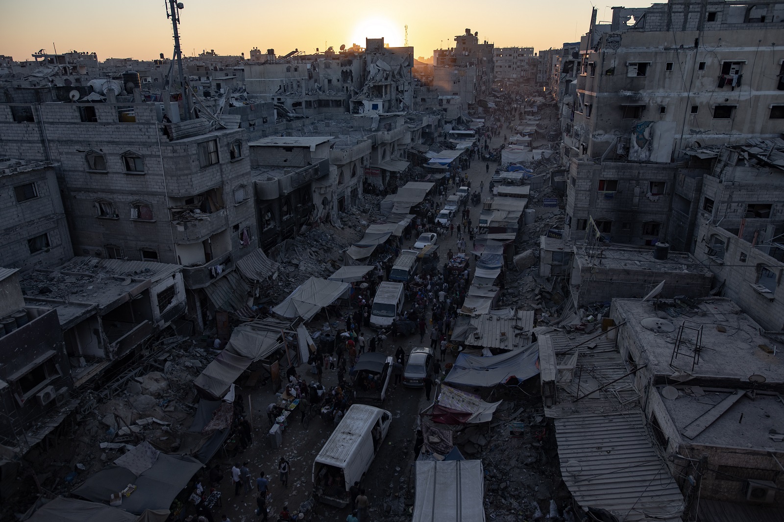 epa11537463 Palestinians flee from Khan Yunis after a new evacuation order was issued by the Israel Defense Forces (IDF), Khan Yunis camp in the southern Gaza Strip, 08 Aug 2024. Since 07 October 2023, up to 1.7 million people, or more than 75 percent of the population, have been displaced throughout the Gaza Strip, some more than once, in search of safety, according to the United Nations Relief and Works Agency for Palestine Refugees in the Near East (UNRWA), which added that the Palestinian enclave is 'on the brink of famine', with 1.1 million people (half of its population) 'experiencing catastrophic food insecurity' due to the conflict and restrictions on humanitarian access.  EPA/HAITHAM IMAD