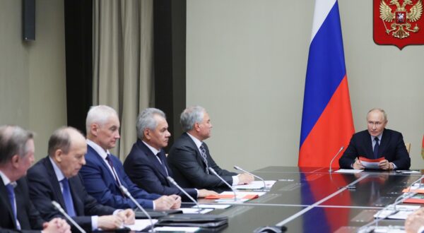 epa11539434 Russian President Vladimir Putin (R) chairs a meeting with members of the Russian Security Council at the Novo-Ogaryovo state residence, outside Moscow, Russia, 09 August 2024. According to Andrei Belostotsky, acting deputy governor of the Kursk region, at least four people were killed as a result of attacks by the Ukrainian Armed Forces in the Kursk region that started on 06 August, while over 3,000 civilians were evacuated from border areas.  EPA/ALEKSEY BABUSHKIN/SPUTNIK/KREMLIN POOL / POOL MANDATORY CREDIT