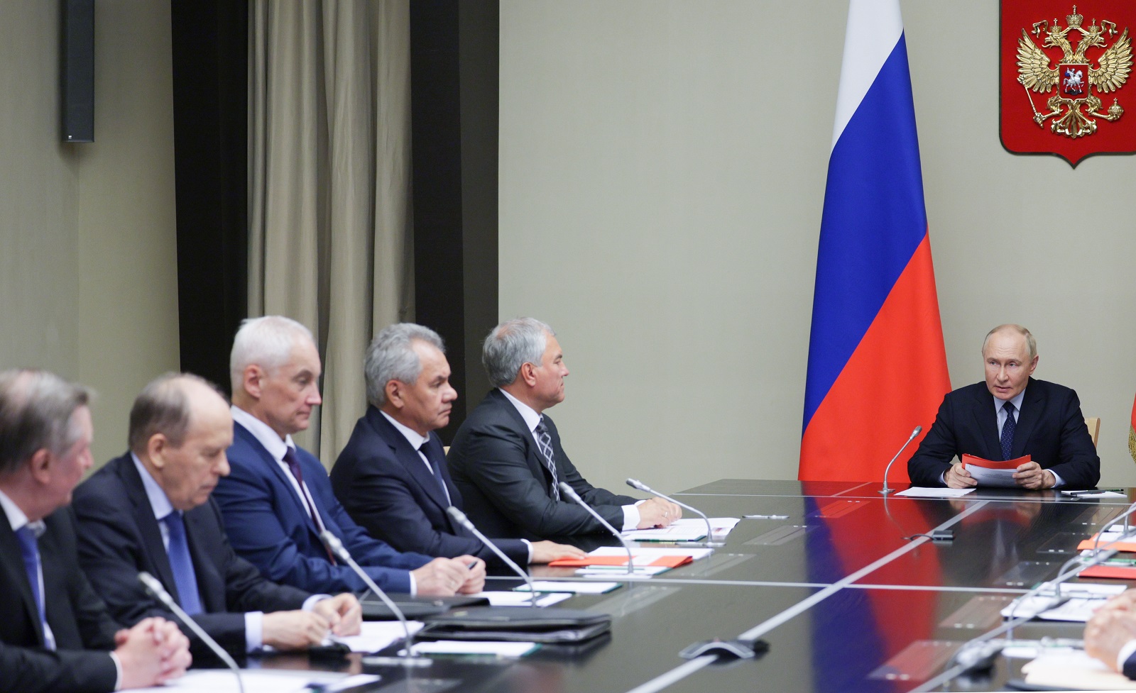 epa11539434 Russian President Vladimir Putin (R) chairs a meeting with members of the Russian Security Council at the Novo-Ogaryovo state residence, outside Moscow, Russia, 09 August 2024. According to Andrei Belostotsky, acting deputy governor of the Kursk region, at least four people were killed as a result of attacks by the Ukrainian Armed Forces in the Kursk region that started on 06 August, while over 3,000 civilians were evacuated from border areas.  EPA/ALEKSEY BABUSHKIN/SPUTNIK/KREMLIN POOL / POOL MANDATORY CREDIT