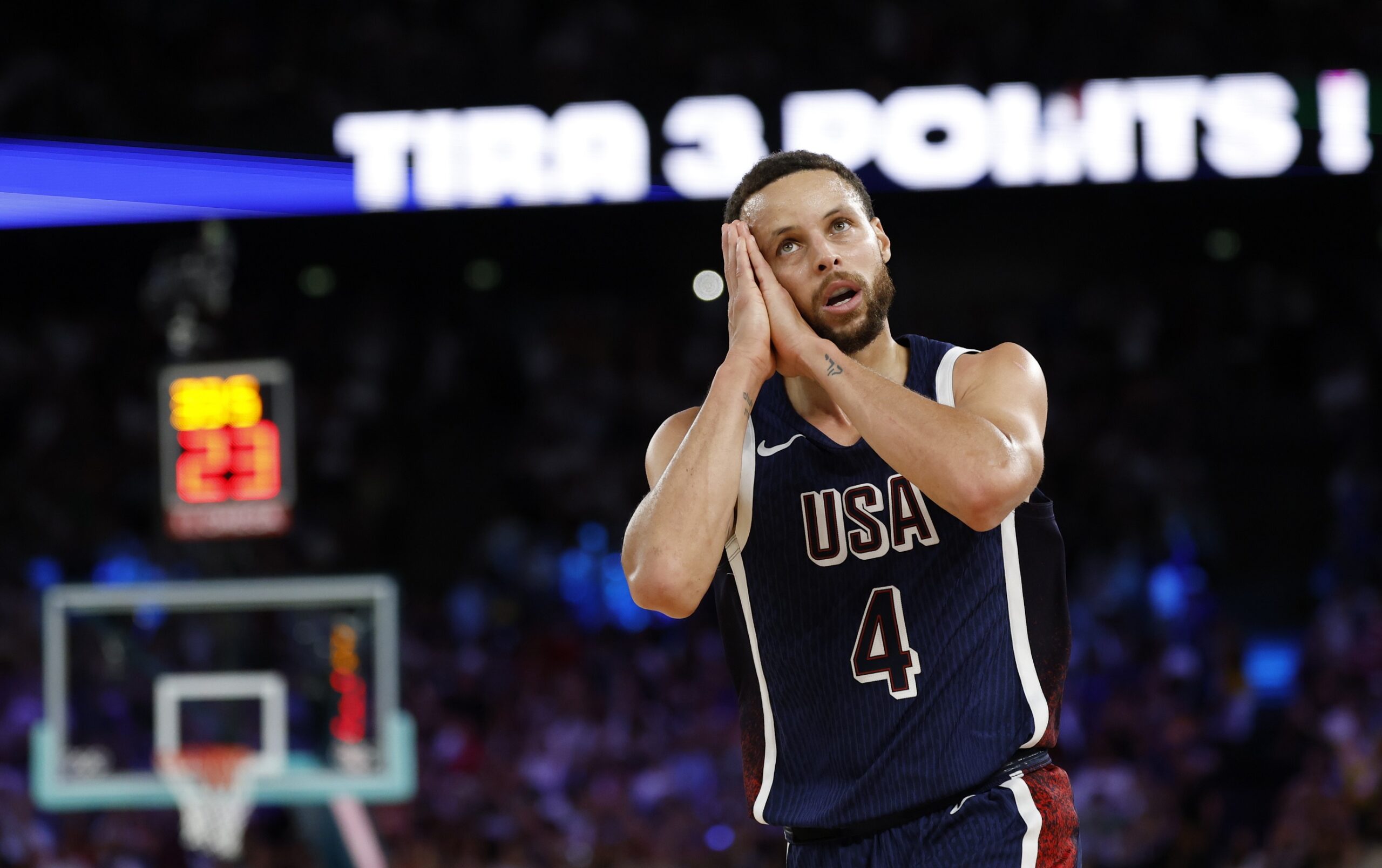 epaselect epa11544248 Stephen Curry of USA celebrates scoring during the Men Gold Medal game France vs USA of the Basketball competitions in the Paris 2024 Olympic Games, at the South Paris Arena in Paris, France, 10 August 2024.  EPA/CAROLINE BREHMAN