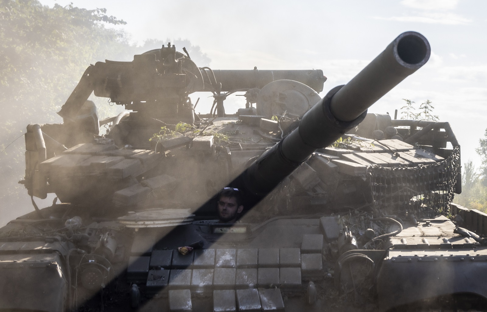 epa11550502 Ukrainian servicemen repair a tank that was evacuated from Russian territory to Sumy region, not far from the Ukraine - Russian border, Ukraine, 15 August 2024 amid the Russian invasion. The tank was one of the first that broke through into the Kursk region from the Sumy side and was damaged in fighting by a Russian helicopter. Ukrainian troops have advanced 35 kilometers with battles, taken control of 1,150 square kilometers of the territory of the Russian Federation and 82 settlements since the beginning of the operation in the Kursk region on 06 August 2024 according to the report of the Commander-in-Chief of the Ukrainian Armed Forces Oleksandr Syrskyi at the meeting of the Staff on 15 August 2024.  EPA/NIKOLETTA STOYANOVA