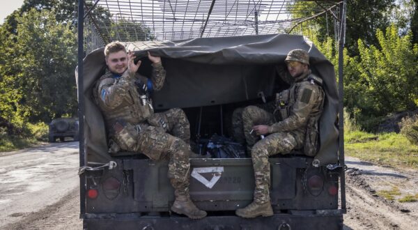 epa11550509 Ukrainian servicemen ride in the back of a military vehicle not far from the Ukraine - Russian border, Ukraine, 15 August 2024 amid the Russian invasion. Ukrainian troops have advanced 35 kilometers with battles, taken control of 1,150 square kilometers of the territory of the Russian Federation and 82 settlements since the beginning of the operation in the Kursk region on 06 August 2024 according to the report of the Commander-in-Chief of the Ukrainian Armed Forces Oleksandr Syrskyi at the meeting of the Staff on 15 August 2024.  EPA/NIKOLETTA STOYANOVA