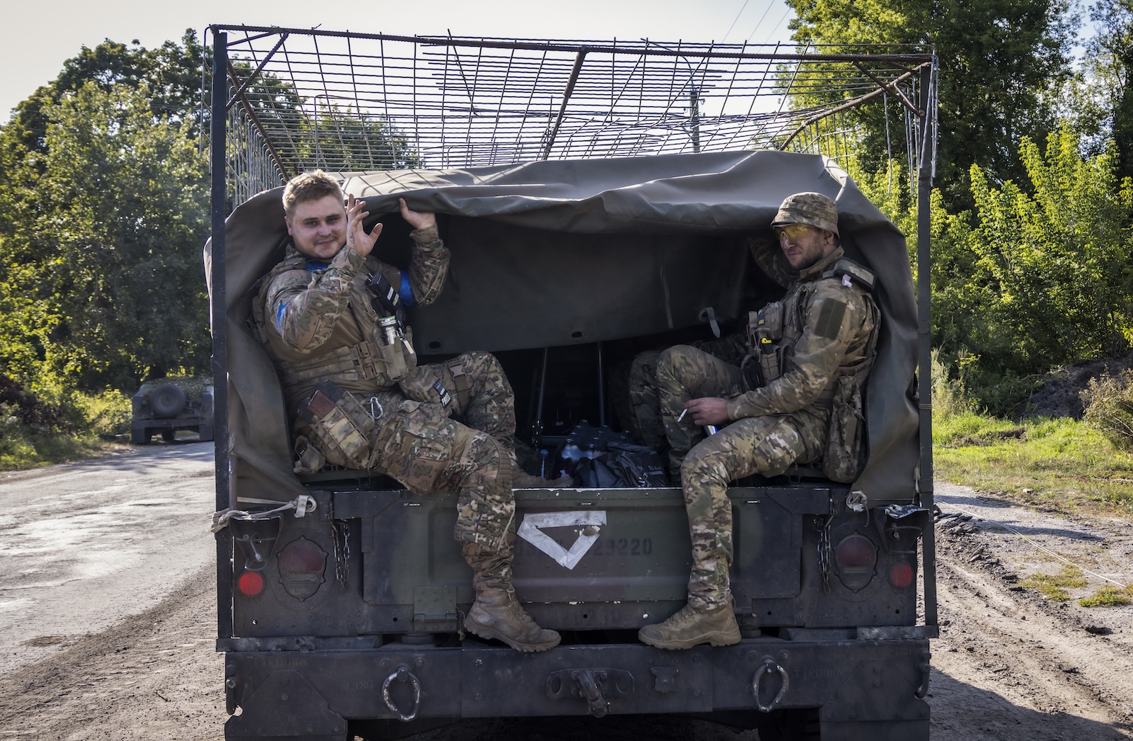 epa11550509 Ukrainian servicemen ride in the back of a military vehicle not far from the Ukraine - Russian border, Ukraine, 15 August 2024 amid the Russian invasion. Ukrainian troops have advanced 35 kilometers with battles, taken control of 1,150 square kilometers of the territory of the Russian Federation and 82 settlements since the beginning of the operation in the Kursk region on 06 August 2024 according to the report of the Commander-in-Chief of the Ukrainian Armed Forces Oleksandr Syrskyi at the meeting of the Staff on 15 August 2024.  EPA/NIKOLETTA STOYANOVA