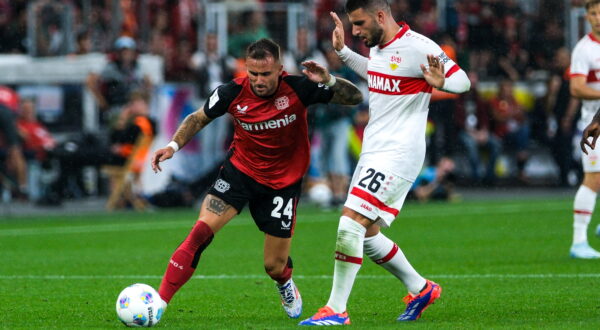 epa11553547 Leverkusen’s Aleix Garcia in action against Stuttgart's Deniz Undav (R) during the German Super Cup soccer match between Bayer 04 Leverkusen and VfB Stuttgart in Leverkusen, Germany, 17 August 2024.  EPA/FLORIAN WIEGAND CONDITIONS - ATTENTION: The DFL regulations prohibit any use of photographs as image sequences and/or quasi-video.