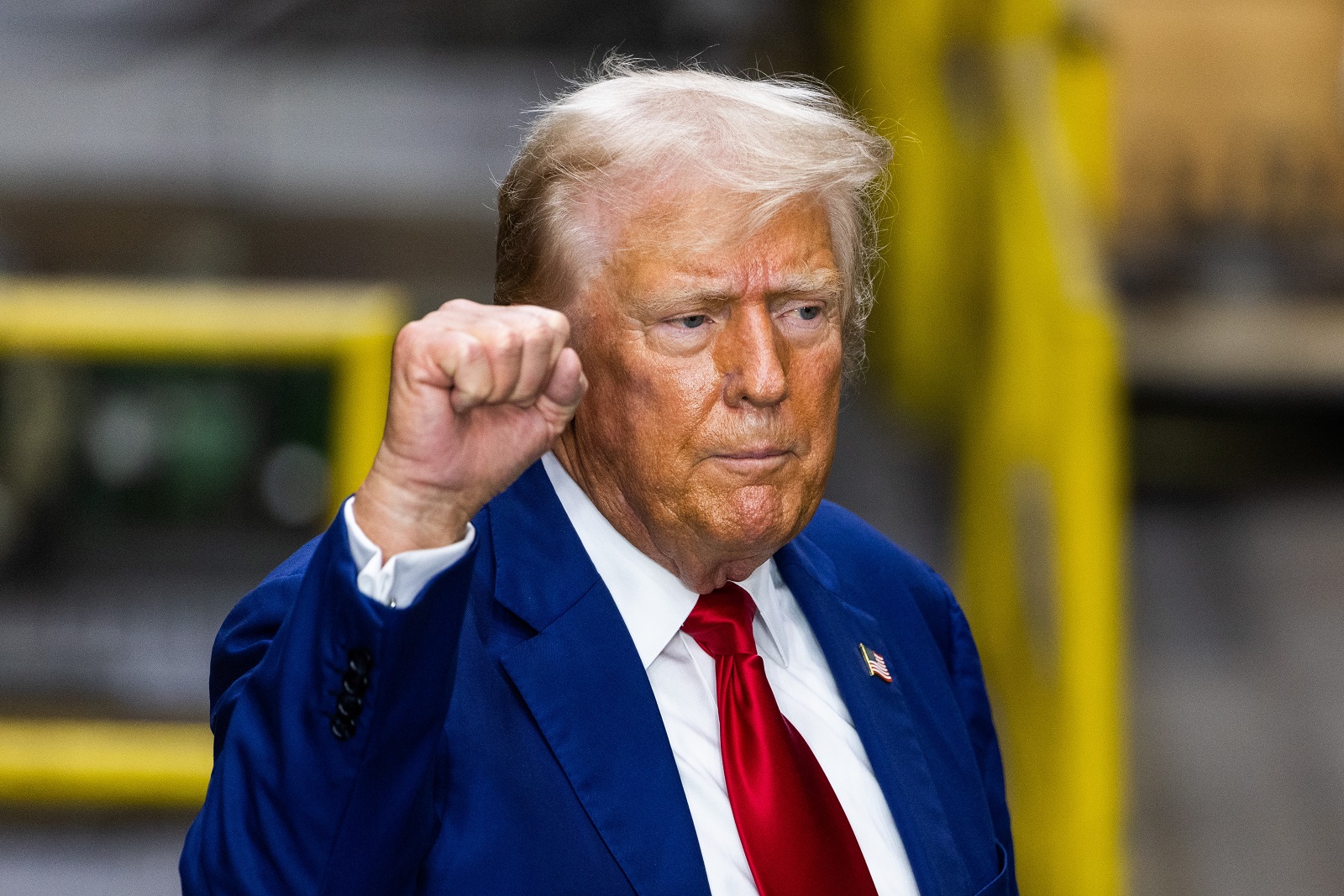 epa11555547 Former US President and Republican presidential nominee Donald Trump departs after delivering remarks to the press on his economic agenda at a machining manufacturer in York, Pennsylvania, USA, 19 August 2024. Trump used the opportunity to go after his rival Vice President Kamala Harris' economic plan.  EPA/JIM LO SCALZO