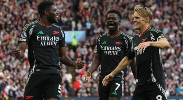 epa11563367 Thomas Partey of Arsenal (L) celebrates scoring the 0-2 goal with Bukayo Saka (C) and Martin Odegaard (R) during the English Premier League soccer match between Aston Villa and Arsenal FC in Birmingham, Britain, 24 August 2024.  EPA/ADAM VAUGHAN EDITORIAL USE ONLY. No use with unauthorized audio, video, data, fixture lists, club/league logos, 'live' services or NFTs. Online in-match use limited to 120 images, no video emulation. No use in betting, games or single club/league/player publications.