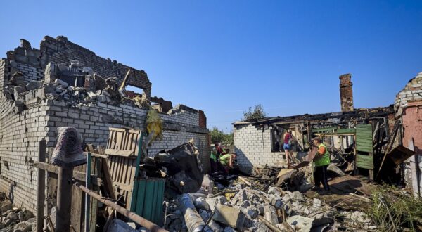 epa11563982 Locals and communal workers clear debris at the scene of a Russian rocket strike in Kharkiv, northeastern Ukraine, 25 August 2024. At least eight people were injured after a morning Russian rocket strike on Kharkiv according to the Mayor Igor Terekhov. Russian troops entered Ukrainian territory on 24 February 2022, starting a conflict that has provoked destruction and a humanitarian crisis.  EPA/SERGEY KOZLOV