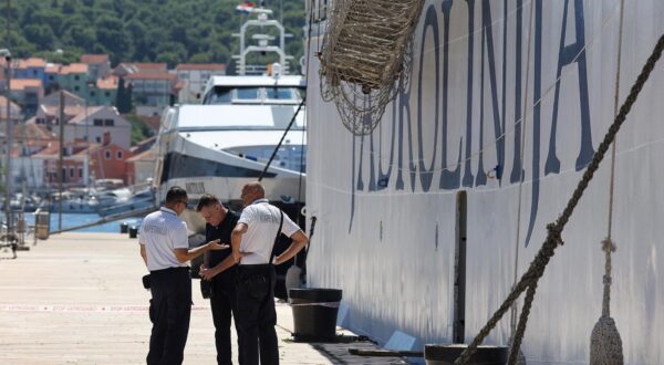 12.08.2024., Mali Losinj - U padu ulazne rampe trajekta Lastovo u trajektnom pristanistu u Malom Losinju trojica mornara Jadrolinije su poginula, a jedan je tesko ozlijedjen. Photo: Nel Pavletic/PIXSELL