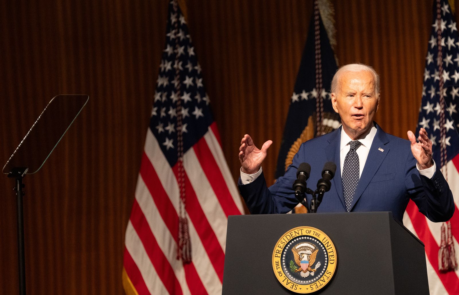 epaselect epa11507610 US President Joe Biden speaks during a 60th anniversary of the Civil Rights Act program at the LBJ Presidential Library in Austin, Texas, USA, 29 July 2024. US President Lyndon Johnson signed the Civil Right Act into law on 02 July 1964.  EPA/WILLIAM PHILPOTT