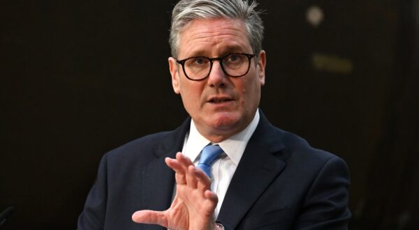 epa11495704 British Prime Minister Keir Starmer delivers a speech during a visit to Hutchinson Engineering, in Widnes, Britain, 25 July 2024. 'I don't just want to be in the race for clean energy; I want us to win the race for clean energy,' Starmer said.  EPA/ANTHONY DEVLIN / POOL