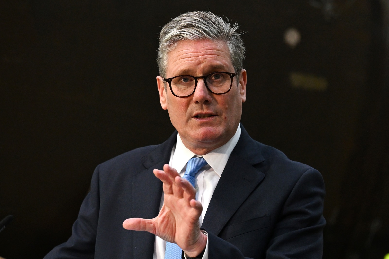 epa11495704 British Prime Minister Keir Starmer delivers a speech during a visit to Hutchinson Engineering, in Widnes, Britain, 25 July 2024. 'I don't just want to be in the race for clean energy; I want us to win the race for clean energy,' Starmer said.  EPA/ANTHONY DEVLIN / POOL