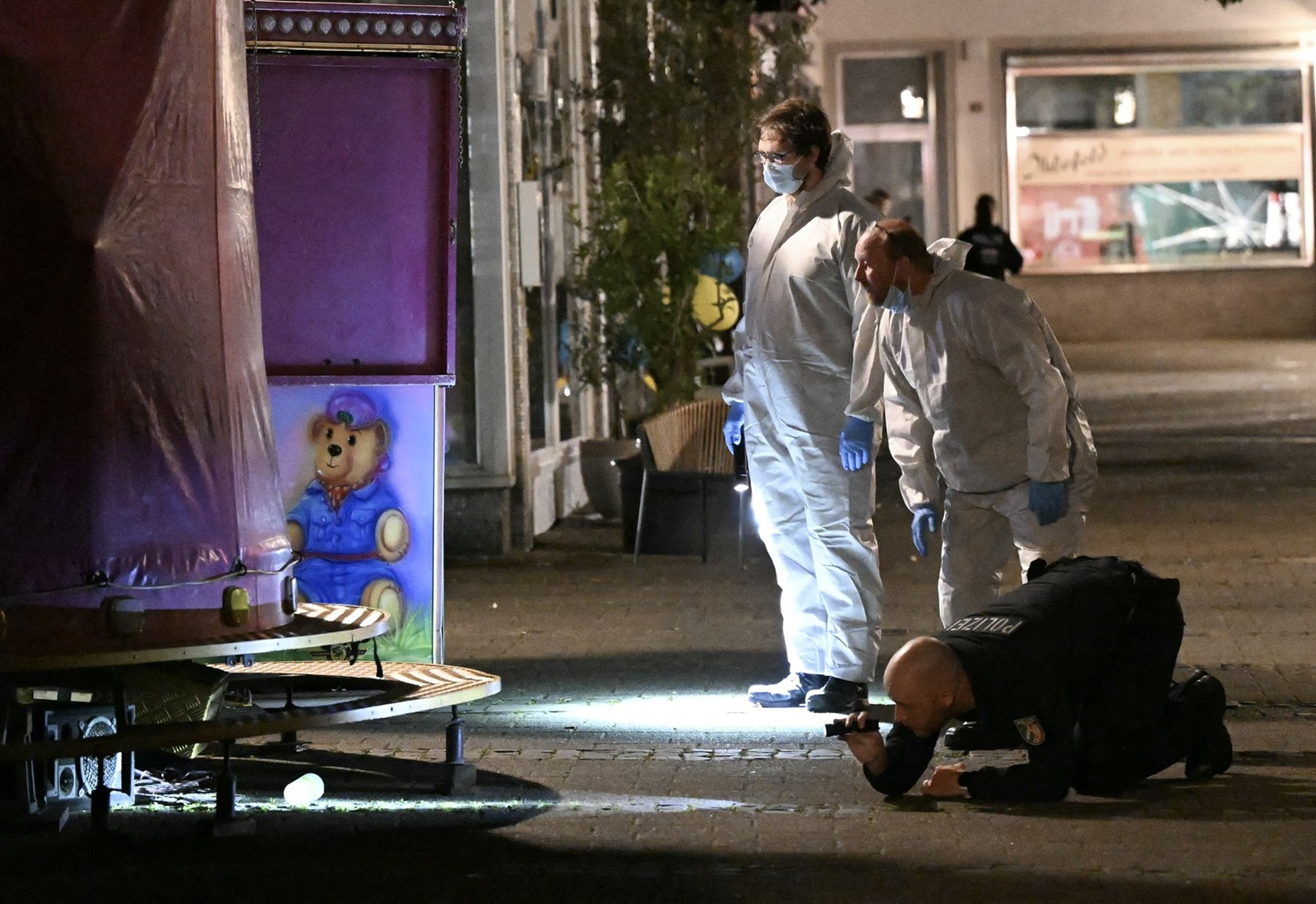 Forensic police inspect on early August 24, 2024 the area where at least three people were killed and several injured when a man attacked them with a knife on late August 23, 2024 in Solingen, western Germany, according to German media, as the city celebrated its 650th anniversary.,Image: 901089305, License: Rights-managed, Restrictions: ALTERNATE CROP, Model Release: no, Credit line: INA FASSBENDER / AFP / Profimedia