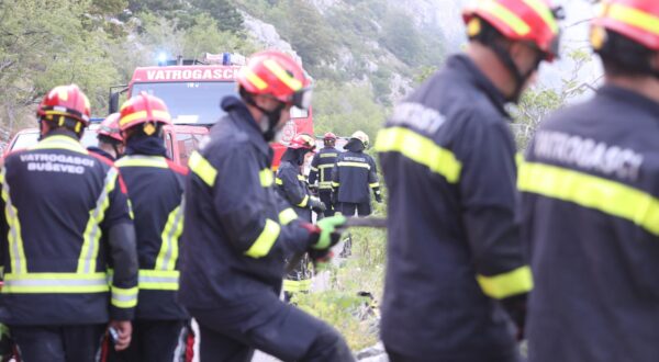 01.08.2024.,Makarska-Vatrogasci s kontinenta na pozaristu u Parku prirode Biokovo. Photo: Ivo Cagalj/PIXSELL