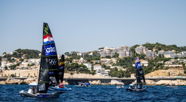 240801 Sime Fantela and Mihovil Fantela of Croatia as men's skiff - 49er FX sailing medal race is interrupted due to lack of wind during day 6 of the Paris 2024 Olympic Games on August 1, 2024 in Marseille.  Photo: Petter Arvidson / BILDBYRÅN / kod PA / PA0854 bbeng segling sailing olympic games olympics os ol olympiska spel olympiske leker paris 2024 paris-os paris-ol croatia kroatien grappa33 (Photo by PETTER ARVIDSON/Bildbyran/Sipa USA) Photo: Sipa USA/PIXSELL