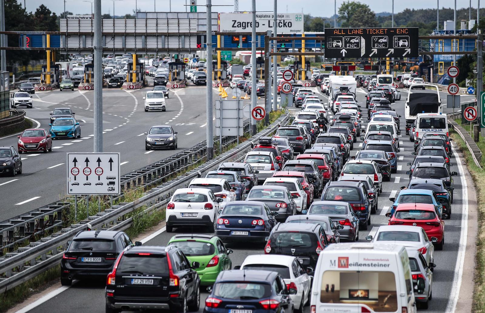 03.08.2024.., Zagreb - Prometne guzve na naplatnoj postaji Lucko. Photo: Slavko Midzor/PIXSELL