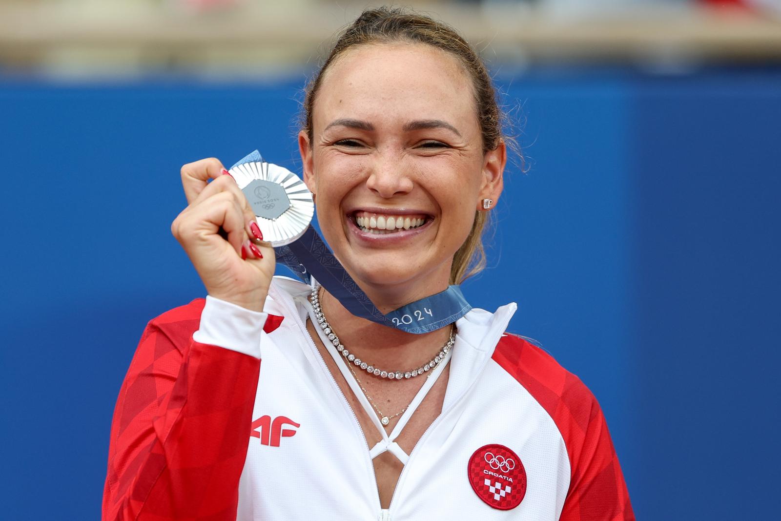 03.08.2024., Pariz, Francuska - XXXIII. Olimpijske igre Pariz 2024. Finale zenskog tenisa na centranom terenu Philippe Chatrier Roland Garrosa, Donna Vekic, Hrvatska - Qinwen Zheng, Kina. Photo: Igor Kralj/PIXSELL