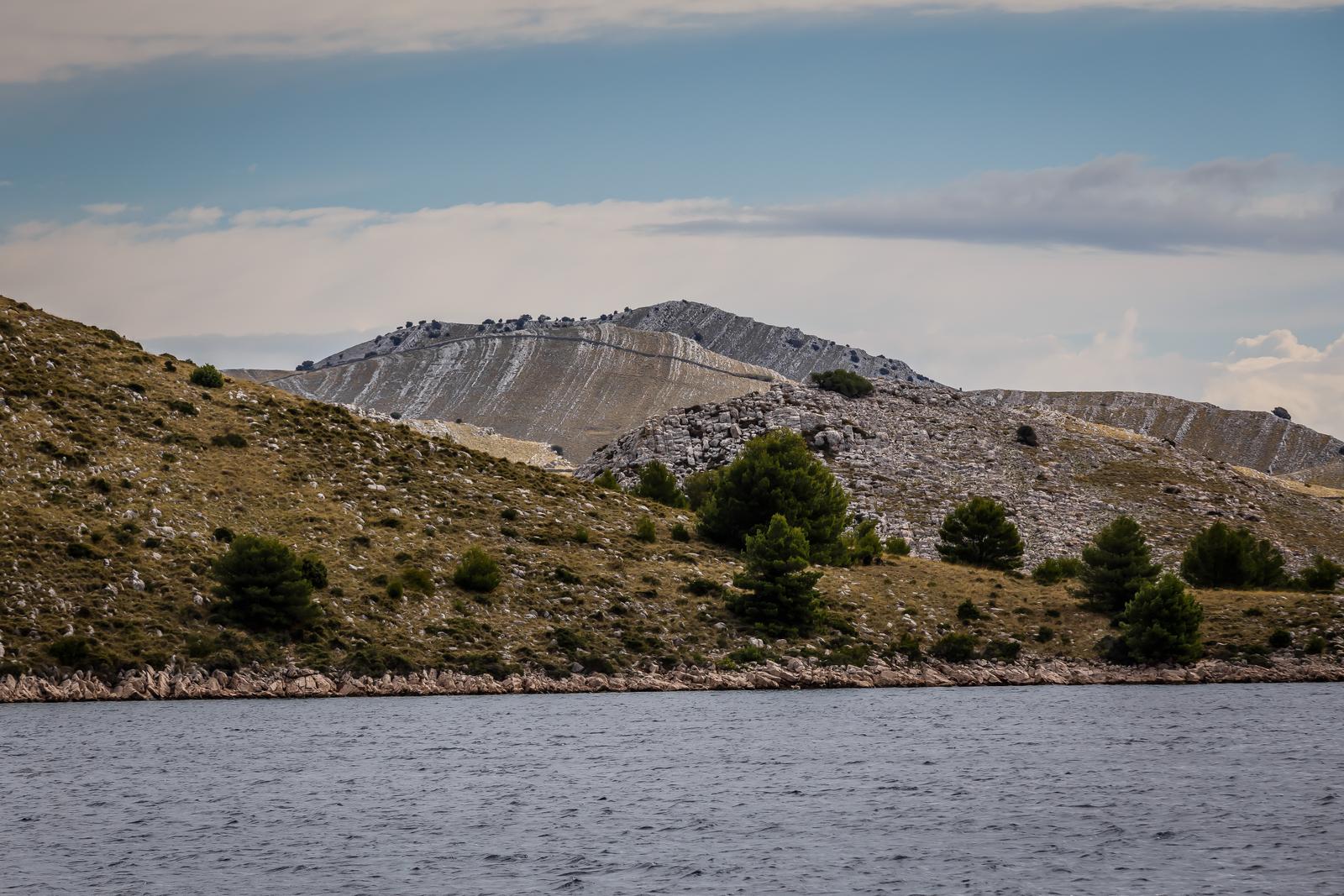 11.10.2021., Kornati  - Jesenski ugodjaj na Kornatima. 
Kornati se nalaze u srednjoj Dalmaciji te obiluju prirodnim ljepotama. 
Na fotografiji pogled na kornatske hridi i otok Kornat. 
  Photo: Zvonimir Barisin/PIXSELL