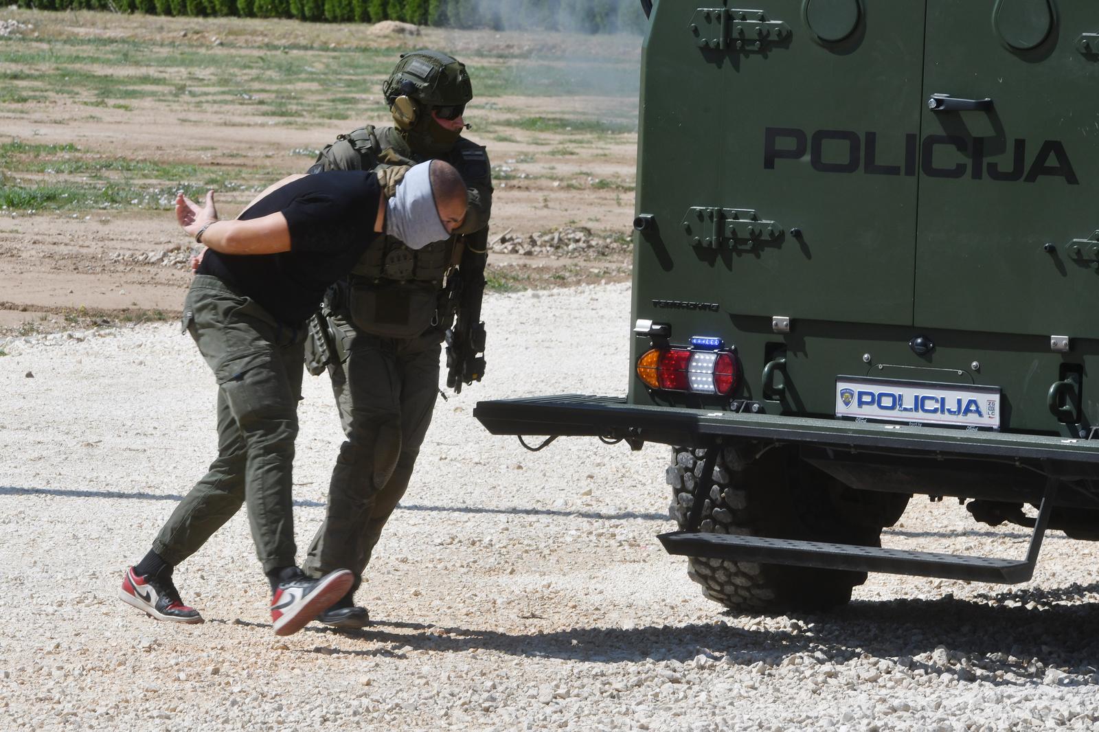 04.08.2024., Knin - Pokazna vjezba Hrvatske vojske i policije koja ce biti odrzana sutra na prolavi VRO Oluja. Photo: Hrvoje Jelavic/PIXSELL