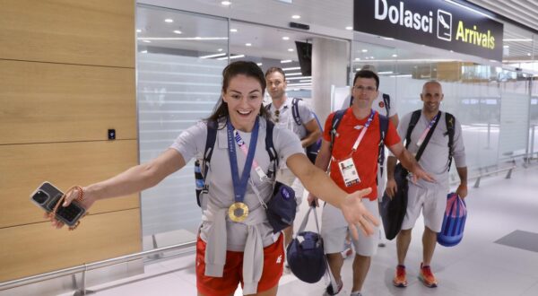 04.08.2024., Split - Docek zlatne olimpijke Barbare Matic na splitskom aerodromu. Photo: Ivo Cagalj/PIXSELL