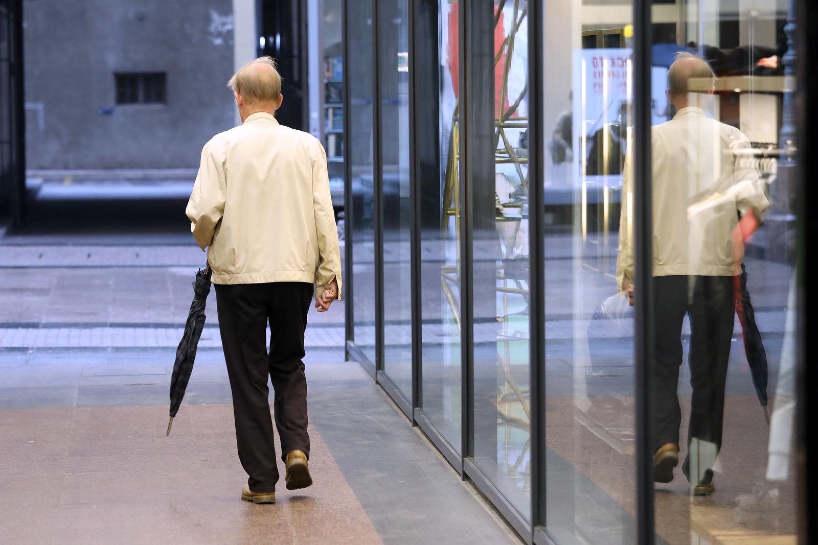 06.09.2019., Zagreb - Stariji ljudi.rrPhoto: Patrik Macek/PIXSELL