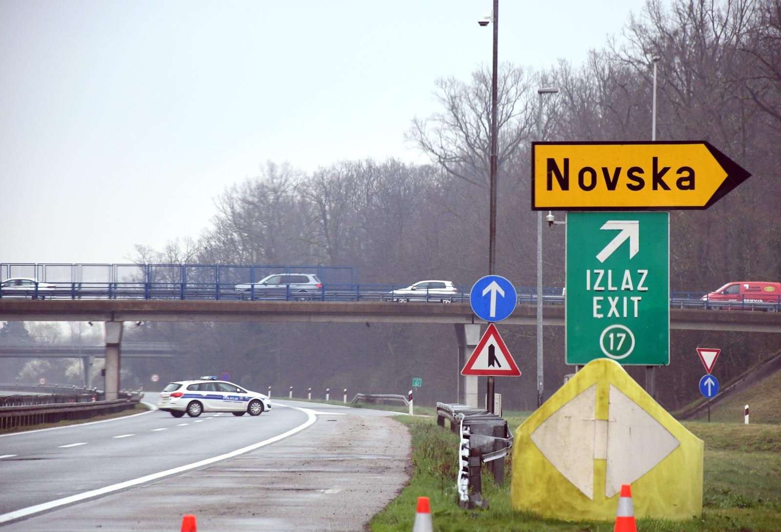 07.03.2024., Sisak - Na autocesti A3 izmedju cora Novska i Okucni teska prometna nesrec s dvoje mrtvih. Ta je dionica autoceste u smjeru Lipovca zatvorena za promet. Policija je postavila sator, kolona vozila je ogromna.  Photo: Nikola Cutuk/PIXSELL