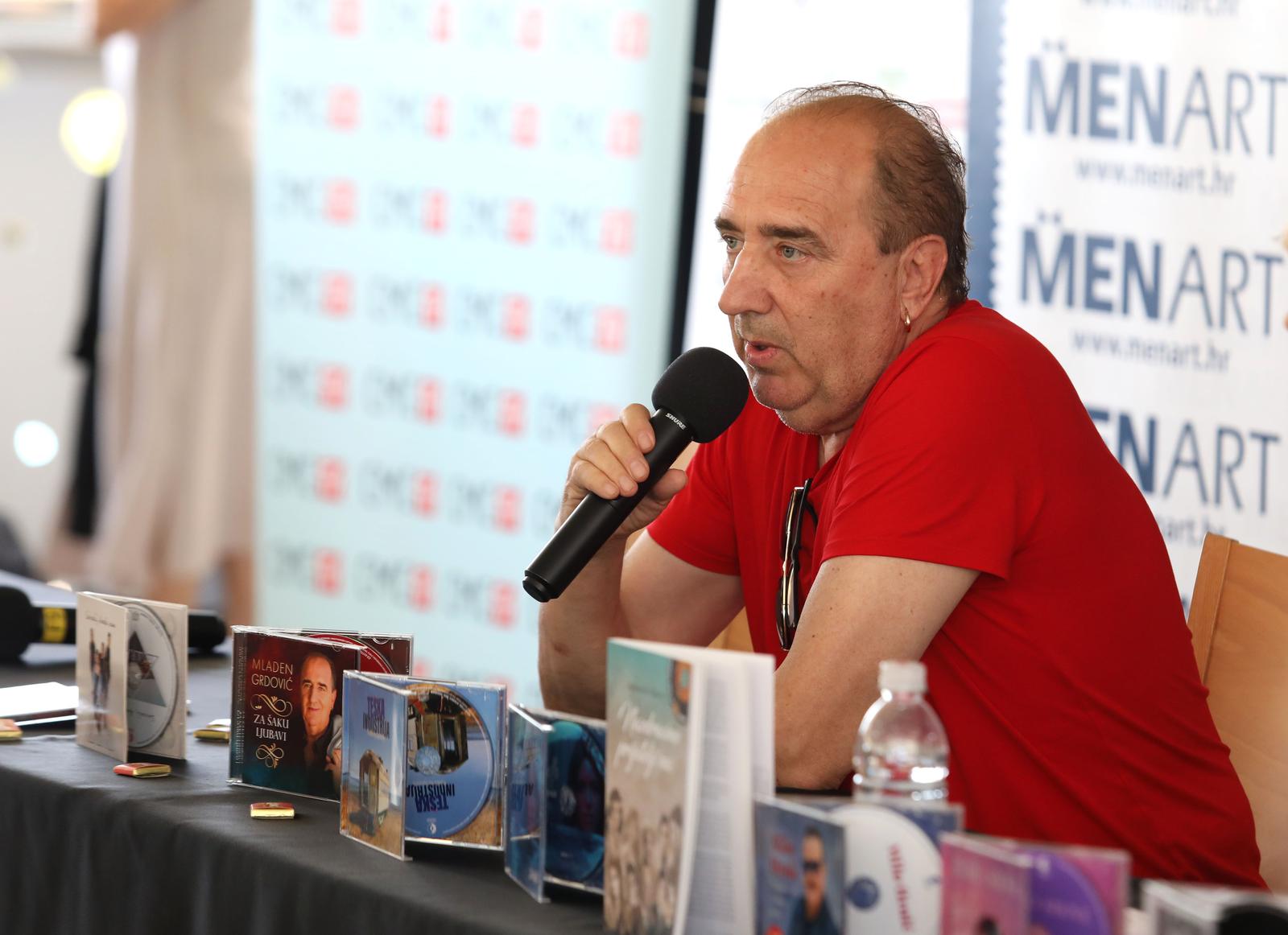 08.06.2024.,Vodice-Na terasi hotela Olympia odrzana je konferencija za medije CMC festivala na kojoj su predstavljeni posljednji album Mila Hrnica i novi albun Mladena Grdovica. Photo: Dusko Jaramaz/PIXSELL