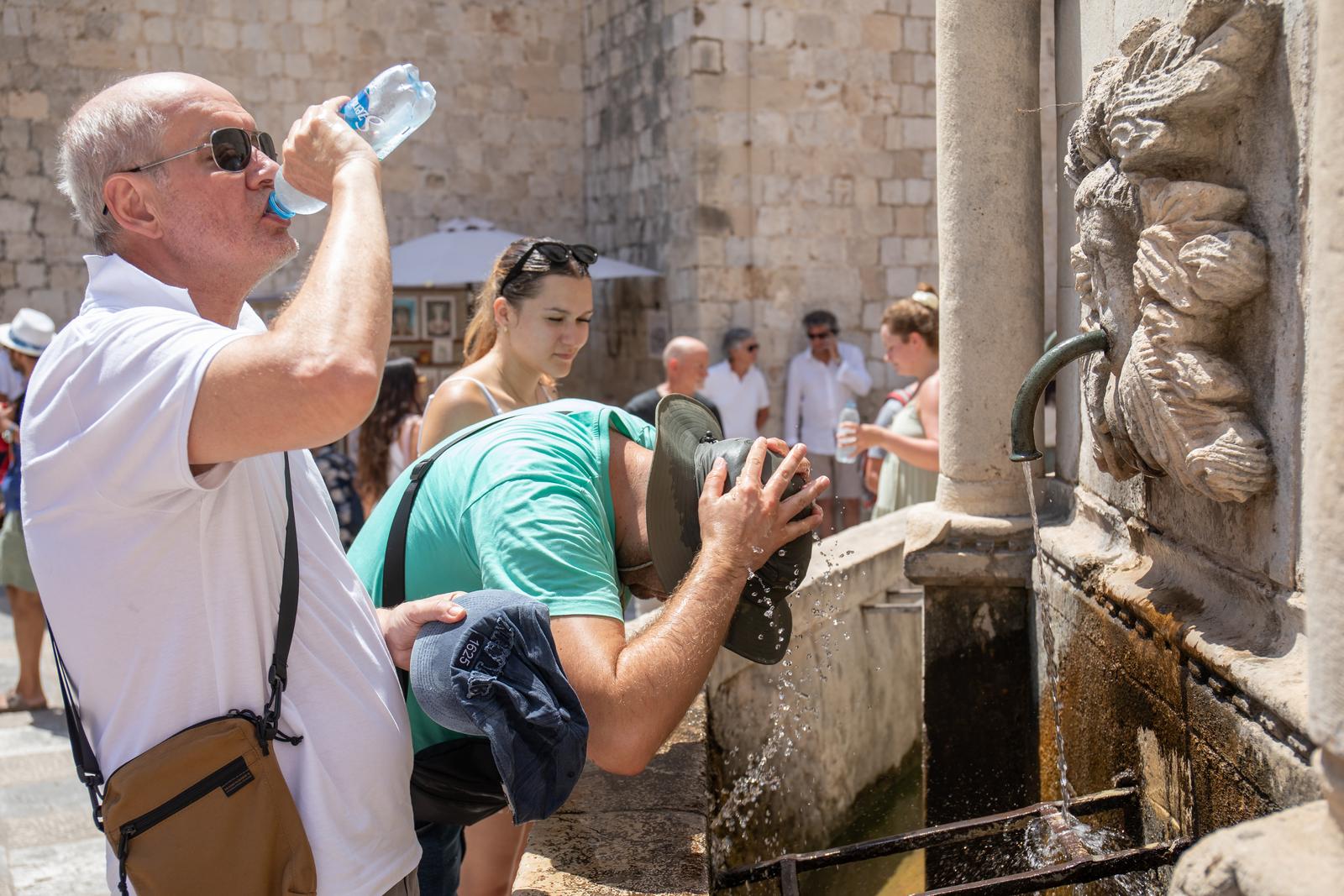 09.07.2024., Stara Gradska jezgra, Dubrovnik - Toplinski val u Hrvatskoj. Visoke temperature u gradu pod Srdjem.  Photo: Grgo Jelavic/PIXSELL