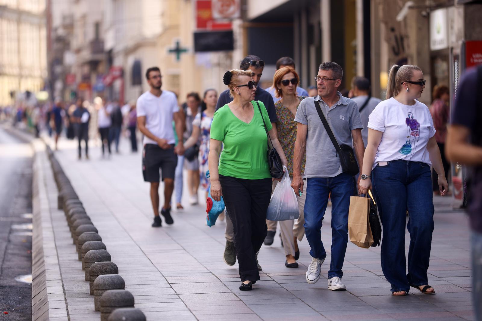 09.08.2024., Sarajevo, Bosna i Hercegovina - Sarajevske ulice prepune su turista, a prema najavama Turisticke zajednice Kantona Sarajevo ove godine ce se oboriti svi dosadasnji rekordi dolazaka i nocenja turista u Sarajevu. U julu 2024. godine u Kantonu Sarajevo zabiljezeno je blizu 106.000 gostiju i ostvareno gotovo 234.000 nocenja sto je za 23 posto vise dolazaka te za 13 posto vise nocenja u odnosu na juli 2023. godine. Photo: Armin Durgut/PIXSELL