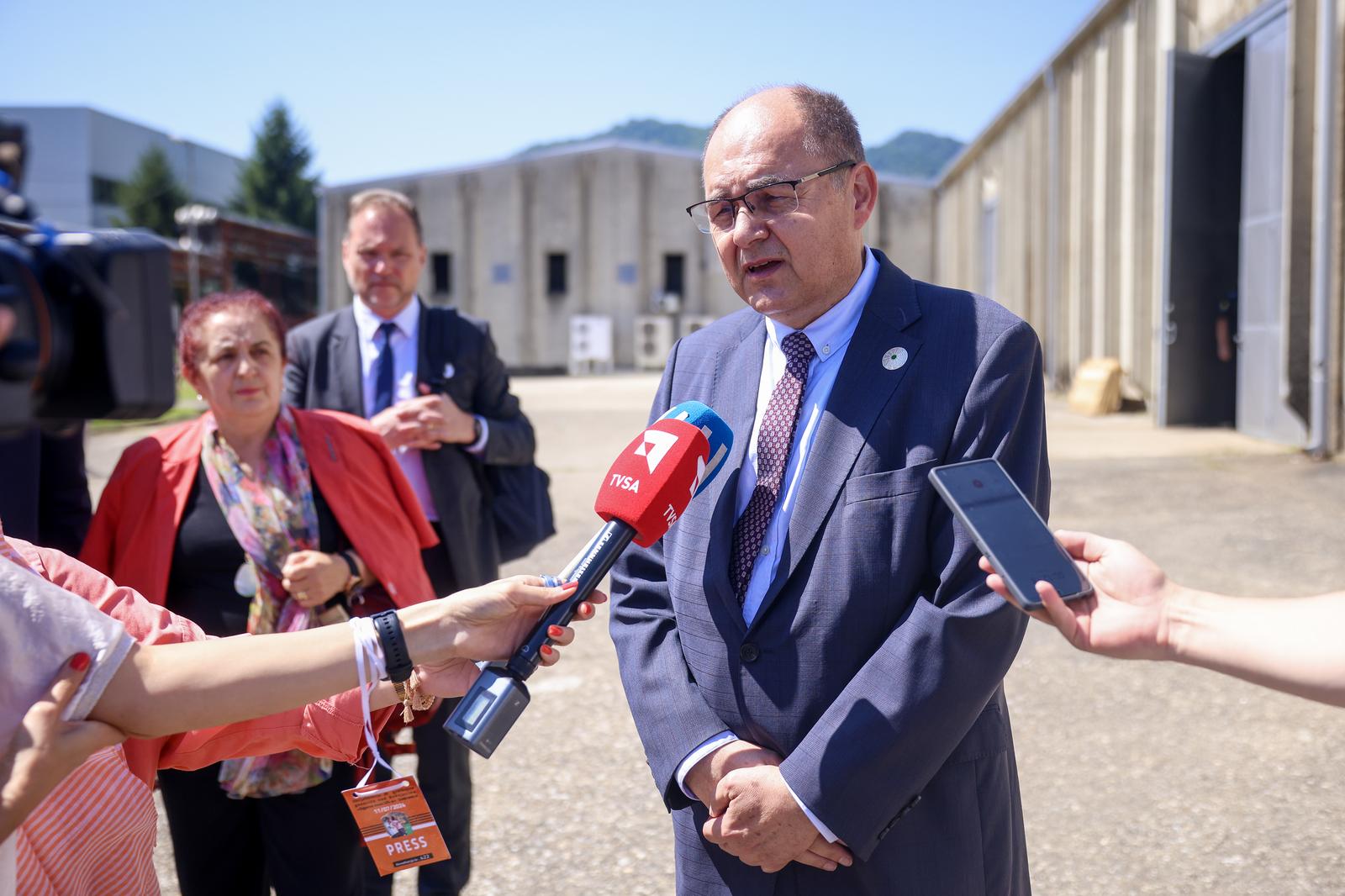 10.07.2024., Potocari, Bosna i Hercegovina - Visoki predstavnik u BiH Christian Schmidt poklonio se novoidentificiranim zrtvama genocida u Srebrenici. Photo: Armin Durgut/PIXSELL