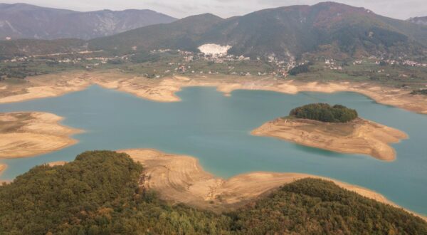 09.10.2022., opcina Prozor-Rama, Bosna i Hercegovina - Ramsko jezero zbog velikih susa tijekom ljetnih mjeseci u velikom dijelu je presusilo. Photo: Matko Begovic/PIXSELL