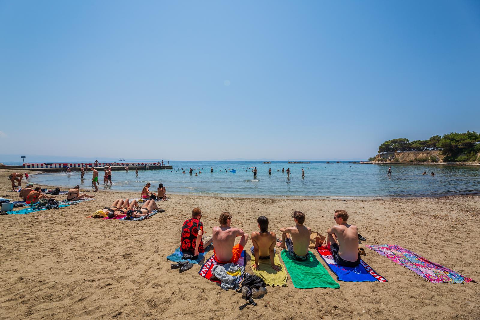 11.07.2024., Split - Ljetni ugodjaj na plazi Firule. Photo: Zvonimir Barisin/PIXSELL