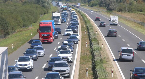 12.08.2024., Karlovac - Prometne guzve u smjeru mora na autocesti A1 izmedu Zagreba i Karlovca kod odmorista Draganic. Photo: Kristina Stedul Fabac/PIXSELL