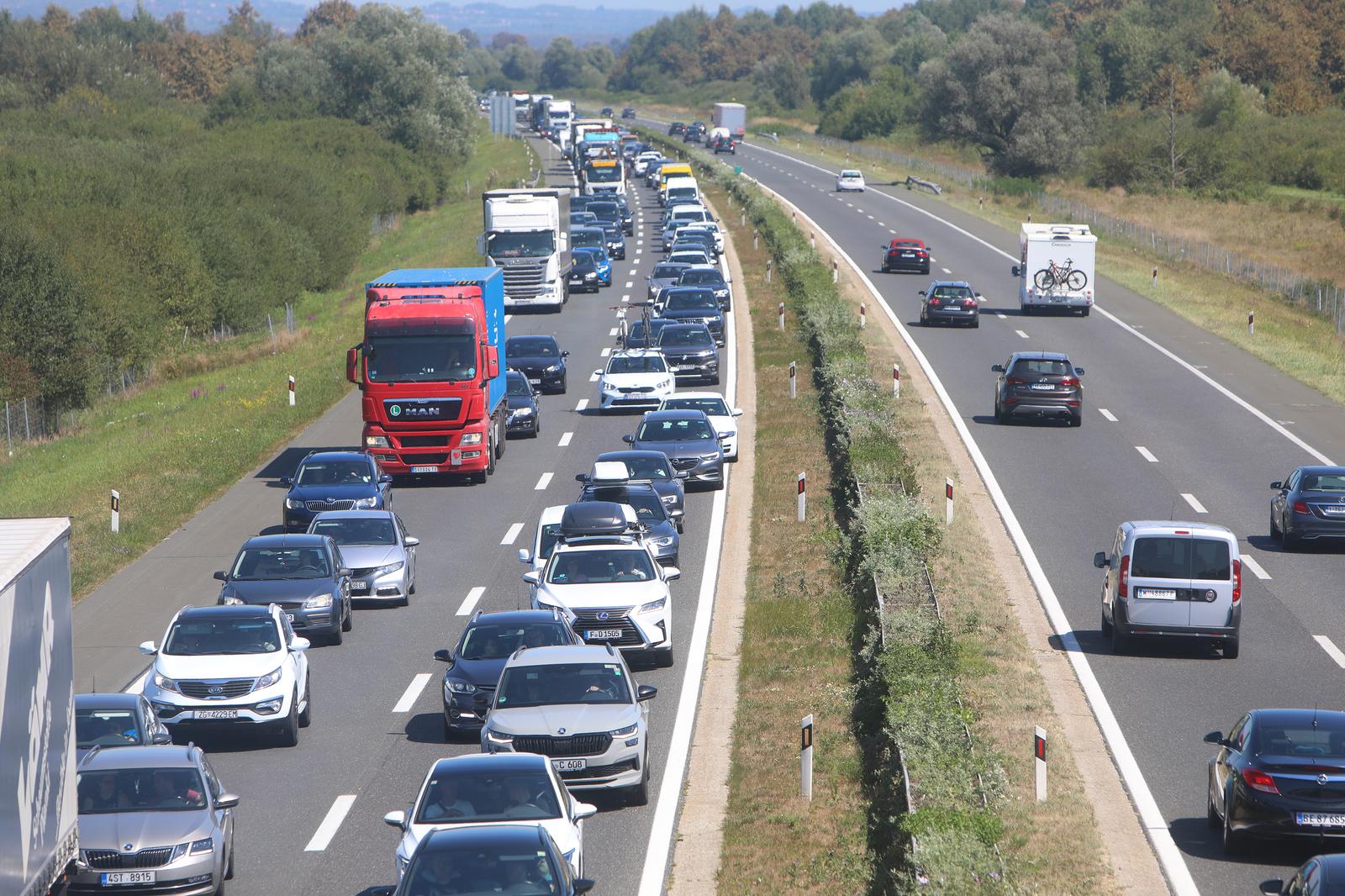 12.08.2024., Karlovac - Prometne guzve u smjeru mora na autocesti A1 izmedu Zagreba i Karlovca kod odmorista Draganic. Photo: Kristina Stedul Fabac/PIXSELL