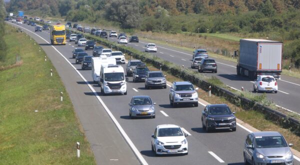 12.08.2024., Karlovac - Prometne guzve u smjeru mora na autocesti A1 izmedu Zagreba i Karlovca kod odmorista Draganic. Photo: Kristina Stedul Fabac/PIXSELL