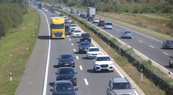 12.08.2024., Karlovac - Prometne guzve u smjeru mora na autocesti A1 izmedu Zagreba i Karlovca kod odmorista Draganic. Photo: Kristina Stedul Fabac/PIXSELL