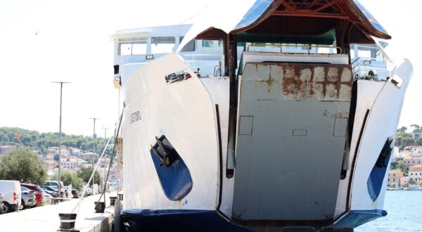 12.08.2024., Mali Losinj - U padu ulazne rampe trajekta Lastovo u trajektnom pristanistu u Malom Losinju trojica mornara Jadrolinije su poginula, a jedan je tesko ozlijedjen. Photo: Nel Pavletic/PIXSELL