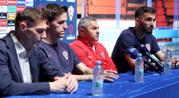 15.04.2024., Zagreb - U KC Drazen Petrovic odrzana je konferencija za medije hrvatske futsal reprezentacije uoci uzvratne utakmice s Poljskom u okviru dodatnih kvalifikacija za Svetsko prvesntvo u Uzbekistanu. izbornik Marinko Mavrovic, Franco Jelovcic Photo: Sanjin Strukic/PIXSELL