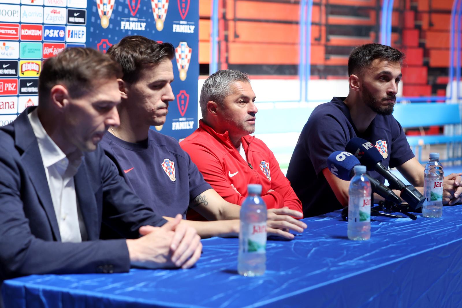 15.04.2024., Zagreb - U KC Drazen Petrovic odrzana je konferencija za medije hrvatske futsal reprezentacije uoci uzvratne utakmice s Poljskom u okviru dodatnih kvalifikacija za Svetsko prvesntvo u Uzbekistanu. izbornik Marinko Mavrovic, Franco Jelovcic Photo: Sanjin Strukic/PIXSELL