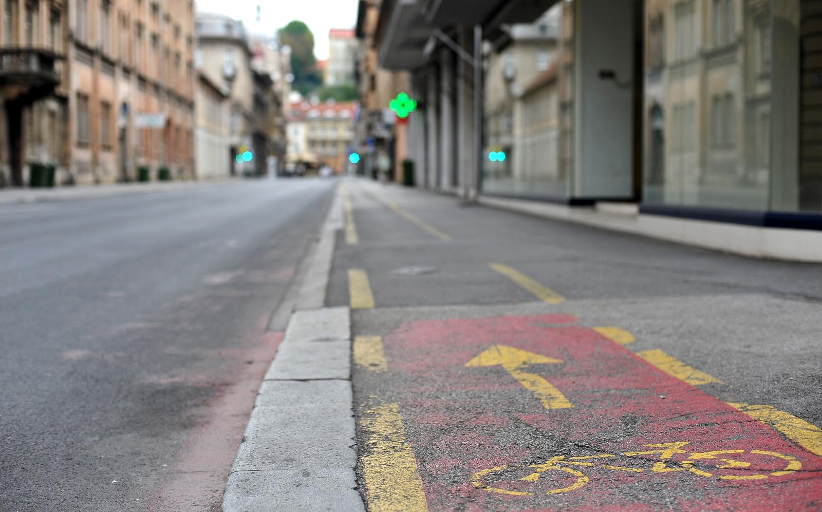 15.08.2015. Centar, Zagreb - Zagreb je najljepsi u kolovozu. Tako barem kazu zagrepcani. Bez prometnog kaosa, guzvi, bez ljudi koji se sudaraju dok zure ulicama, zbog tisine u parkovima, zbog jednostavne usporenosti kojom prazan grad zivi. rPhoto: Nina Djurdjevic/PIXSELL