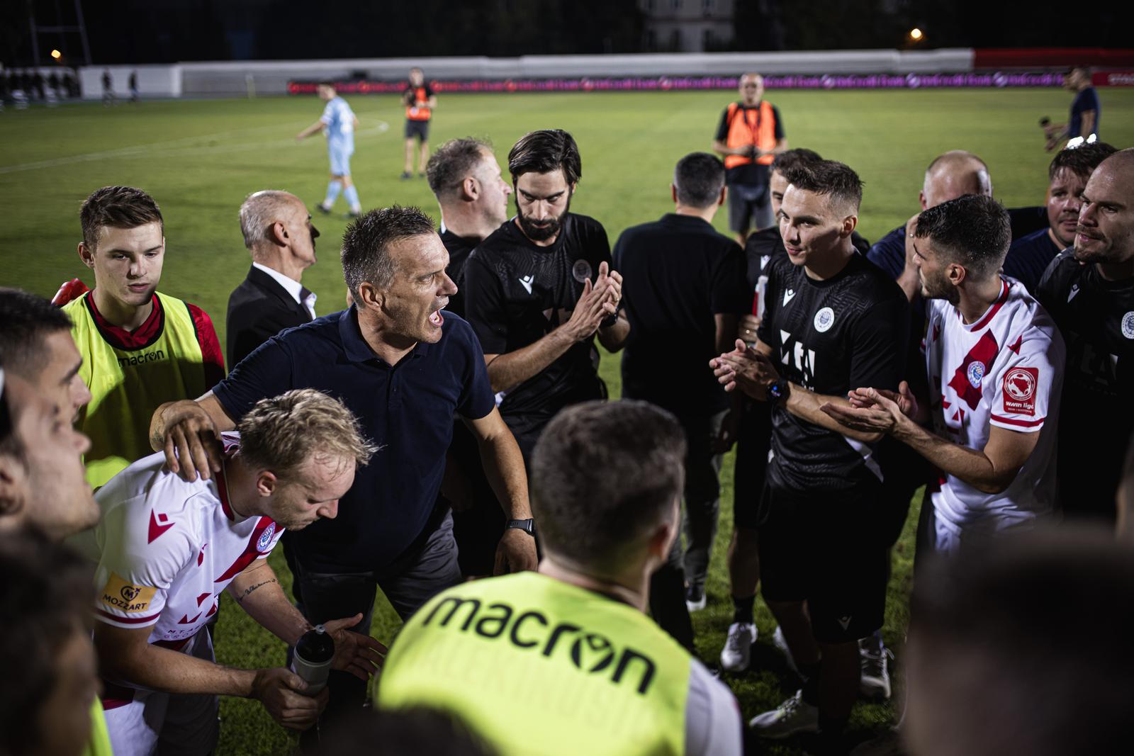 15.08.2024., Mostar, Bosna i Hercegovina - Uzvratna utakmica 3. pretkola UEFA Konferencijske lige, HSK Zrinjski - Botev Plovdiv. Slavlje igraca HSK Zrinjski nakon pobjede protiv Botev Plovdiva i prolaska u play-off Konferencijske lige. Photo: Denis Kapetanovic/PIXSELL