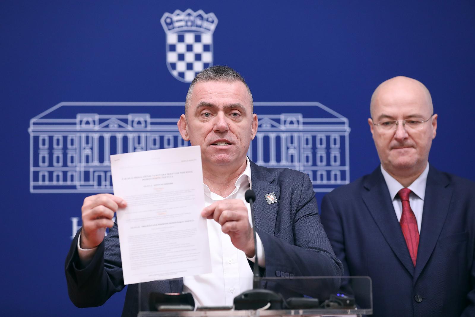 15.11.2023., Zagreb - Na konferenciji za medije odrzanoj u Saboru o temi "SDSS-ovo bacanje vijenaca u Dunav planirano za 17. studenoga 2023. godine u Vukovaru" govorili su Stipo Mlinaric i Mario Radic.
 Photo: Patrik Macek/PIXSELL