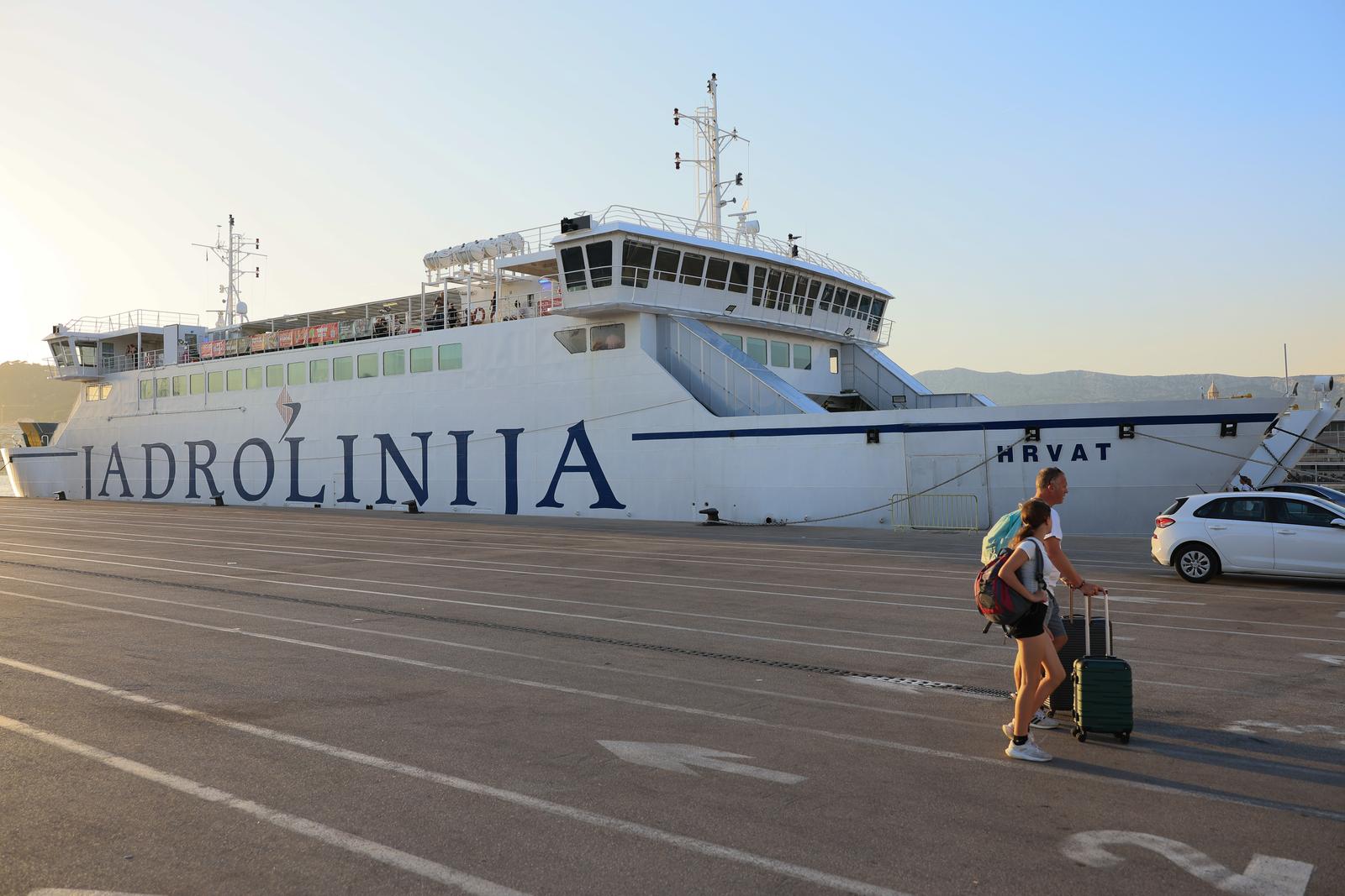 16.08.2024., Split - U spomen na troje poginulih pomoraca, danas u 19 sati, te sutra i 17 i 18 sati, oglasit ce se sve brodske sirene iz flote Jadrolinije jer kako prilici pomorskoj tradiciji, brodske sirene ce ih ispratiti na posljednji pocinak. Photo: Zvonimir Barisin/PIXSELL